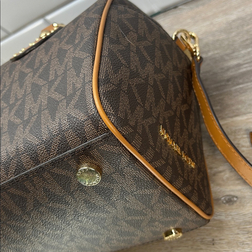 0301 Michael Kors Brown Signature Satchel 253640301 - Picture 12 of 14